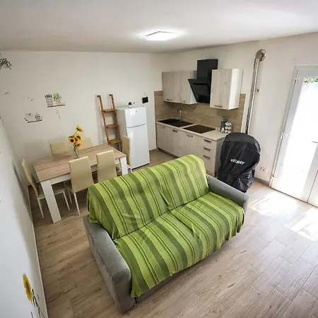 Holiday home Alloggi Del Mirto A Morcone - Goelba